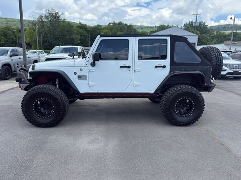 Used 2015 Jeep Wrangler Unlimited Sahara w/ Dual Top Group AWD/4WD image 2