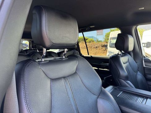 Used 2024 Jeep Wagoneer Series II w/ Flexible Seating Group RWD image 16