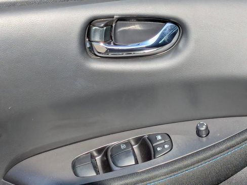 Used 2023 Nissan Leaf S image 12