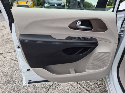 Used 2023 Chrysler Voyager LX FWD image 19