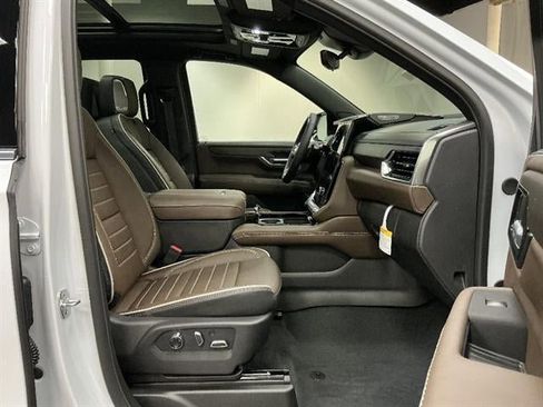 New 2026 GMC Yukon Denali Ultimate w/ LPO, Floor Liner Package AWD/4WD image 38