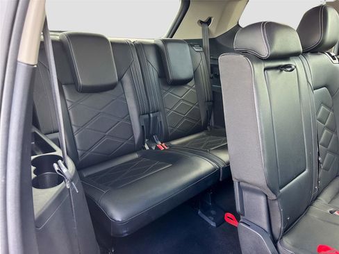 Used 2025 Volkswagen Atlas SE FWD image 26