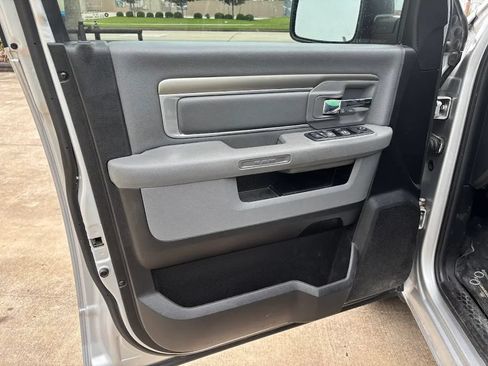 Used 2019 RAM 1500 Classic SLT RWD image 9
