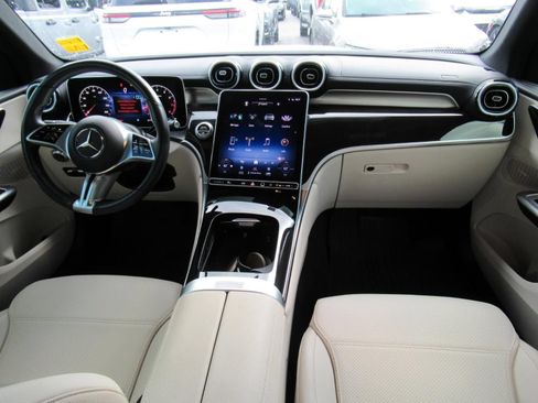 Used 2023 Mercedes-Benz GLC 300 image 12