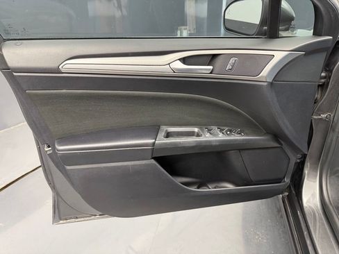 Used 2019 Ford Fusion SE FWD image 42