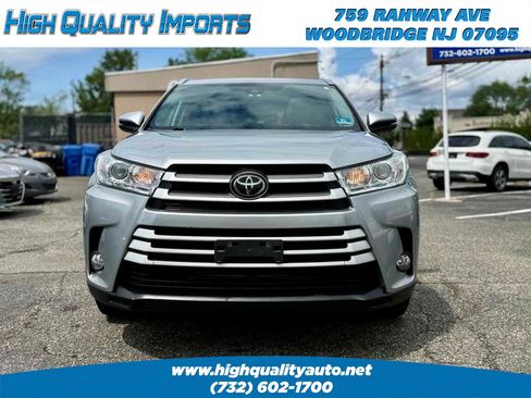 Used 2018 Toyota Highlander XLE AWD/4WD image 2