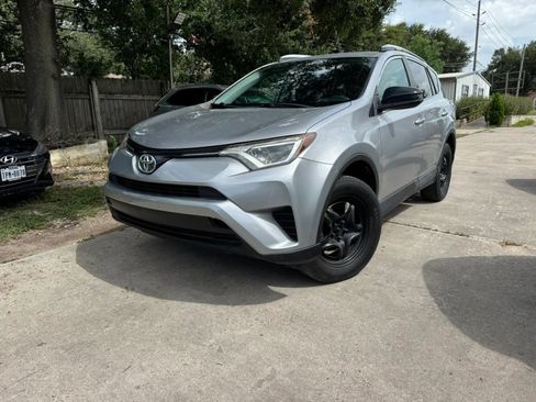 Used 2016 Toyota RAV4 LE FWD image 2
