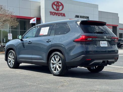 Used 2024 Toyota Grand Highlander Limited image 9