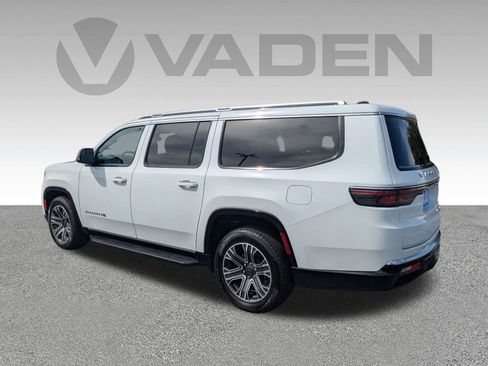Used 2024 Jeep Wagoneer L Series II w/ Flexible Seating Group RWD image 28