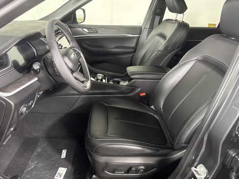 New 2025 Jeep Grand Cherokee L Limited w/ Black Appearance Package image 9