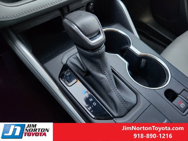 Used 2021 Toyota Highlander XLE FWD image 20