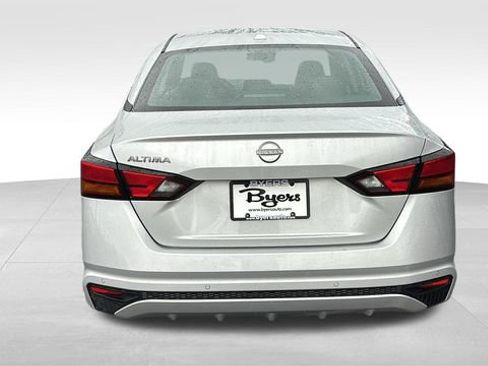 Used 2025 Nissan Altima 2.5 SV FWD image 32