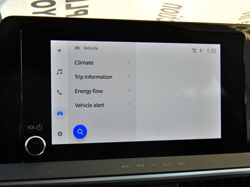 Used 2025 Toyota Prius LE image 19