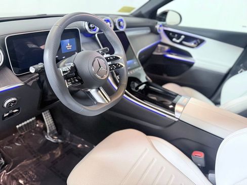 Used 2025 Mercedes-Benz GLC 300 4MATIC image 17