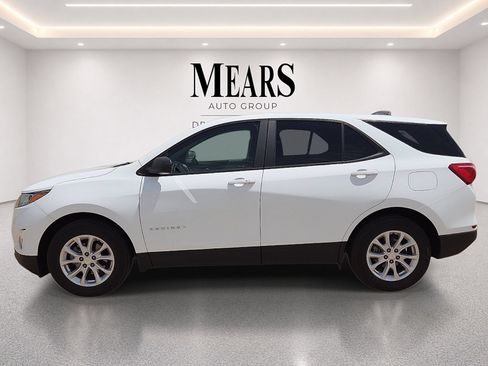 Used 2021 Chevrolet Equinox LS w/ LS Convenience Package FWD image 2