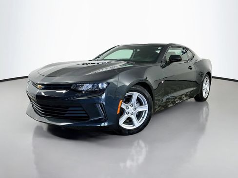 Used 2017 Chevrolet Camaro LT RWD image 3