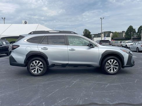 Used 2024 Subaru Outback Premium AWD/4WD image 8