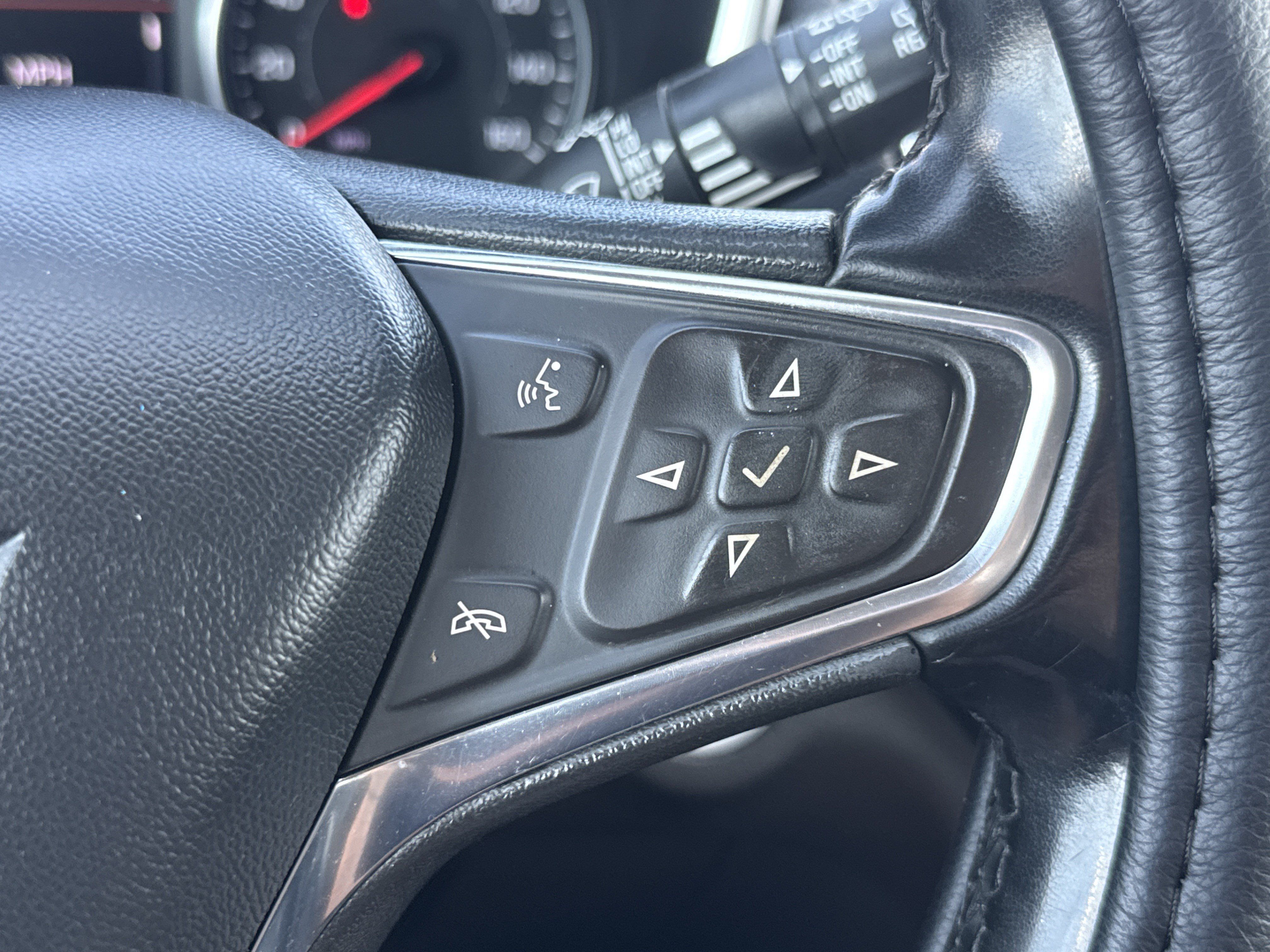 Used 2024 Chevrolet Equinox LT AWD/4WD image 17