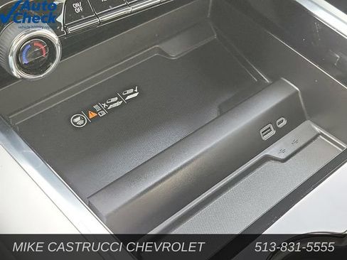 Used 2025 Chevrolet Suburban Premier AWD/4WD image 20