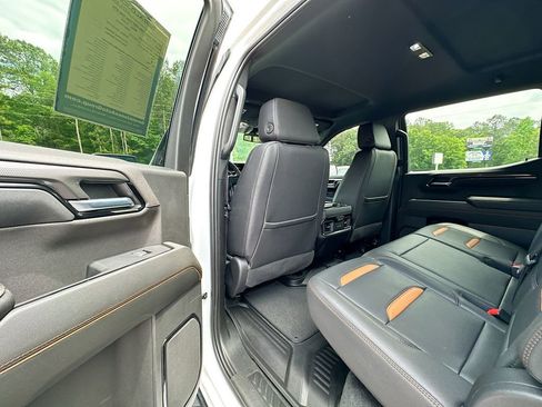 Used 2023 GMC Sierra 1500 AT4 w/ AT4 Premium Package AWD/4WD image 17