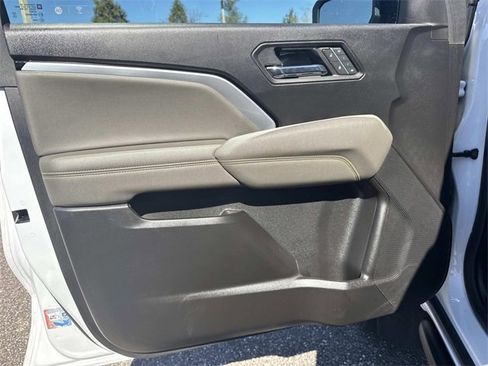 Used 2024 Chevrolet Colorado ZR2 w/ ZR2 Convenience Package III image 17