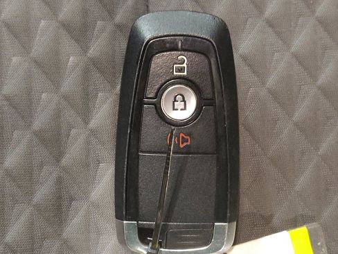 Used 2020 Ford Escape SE image 32