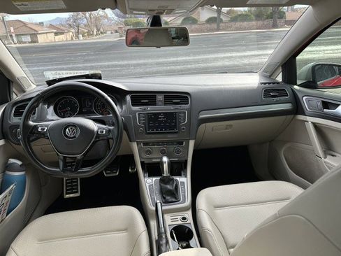 Used 2017 Volkswagen Golf S image 17