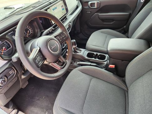 Used 2024 Jeep Gladiator Sport AWD/4WD image 7