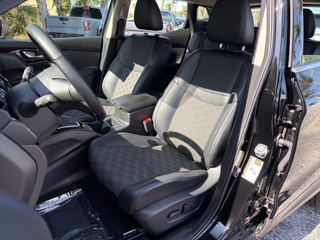 Used 2022 Nissan Rogue Sport SV w/ Technology Package AWD/4WD image 31