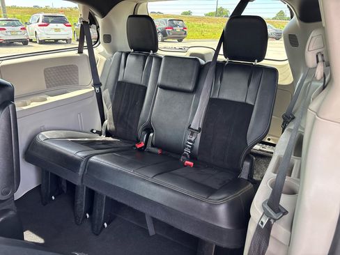 Used 2018 Dodge Grand Caravan SXT FWD image 22