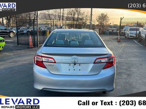 Used 2012 Toyota Camry L image 8
