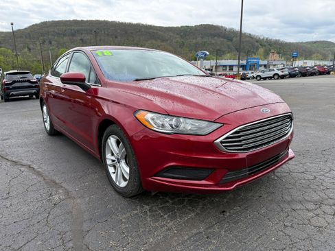 Used 2018 Ford Fusion SE w/ Fusion SE Technology Package FWD image 1