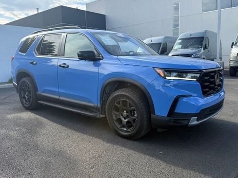 Used 2025 Honda Pilot TrailSport image 9
