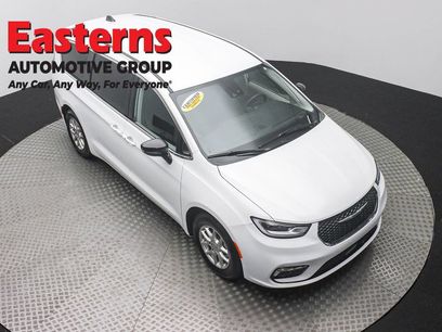 Used 2024 Chrysler Pacifica Touring-L