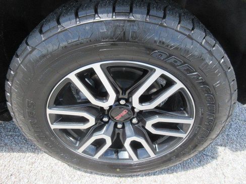 Used 2024 GMC Yukon XL AT4 w/ Technology Package AWD/4WD image 9