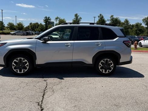 Used 2025 Subaru Forester Premium AWD/4WD image 4