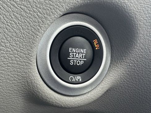 Used 2024 Chrysler Pacifica Touring-L image 30