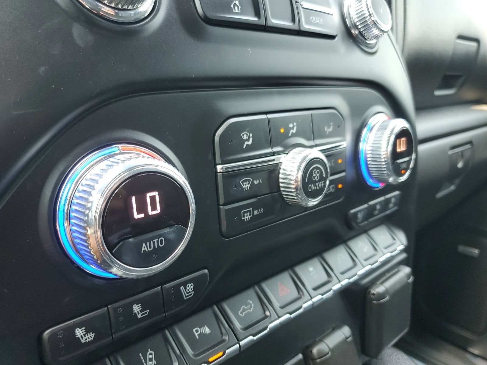Used 2022 GMC Sierra 3500 Denali AWD/4WD image 35