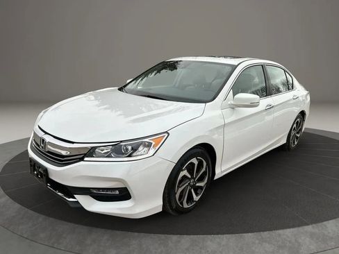 Used 2017 Honda Accord EX-L image 2