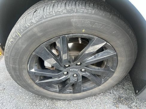 Used 2024 Chevrolet Equinox LS w/ Sport Edition FWD image 12
