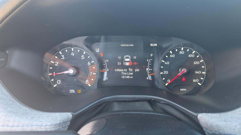 Used 2025 Jeep Compass Sport AWD/4WD image 4