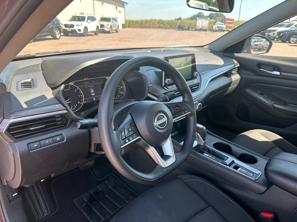 Used 2025 Nissan Altima 2.5 SV AWD/4WD image 13