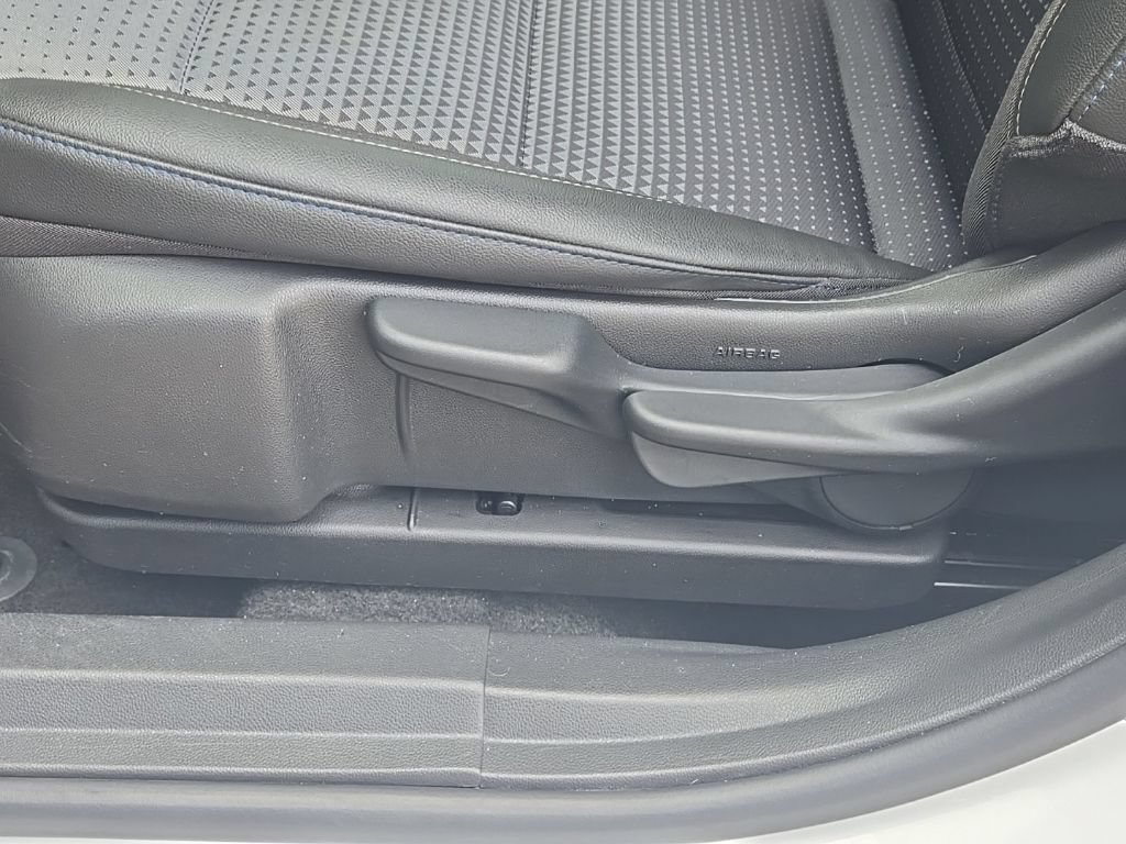 Certified 2025 Chevrolet Trax LT FWD image 13