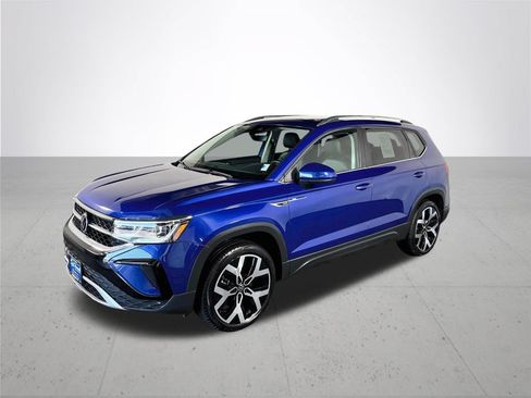 Certified 2022 Volkswagen Taos SEL AWD/4WD image 2