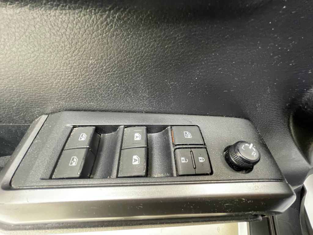 Used 2019 Toyota Tacoma Limited AWD/4WD image 12