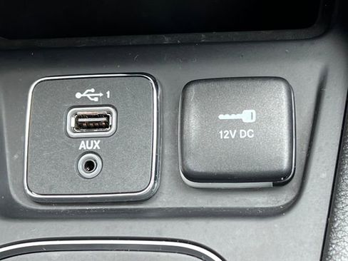 Used 2022 Jeep Cherokee Latitude w/ Sun & Sound Group AWD/4WD image 27