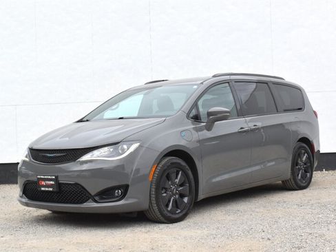 Used 2020 Chrysler Pacifica Limited w/ S Appearance Package FWD image 8