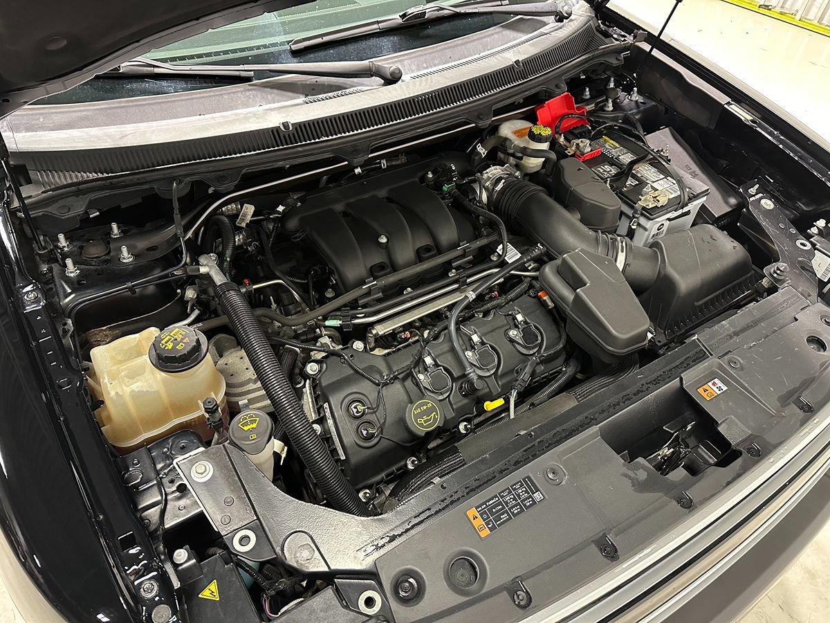 Used 2018 Ford Flex Limited w/ Equipment Group 301A AWD/4WD image 3