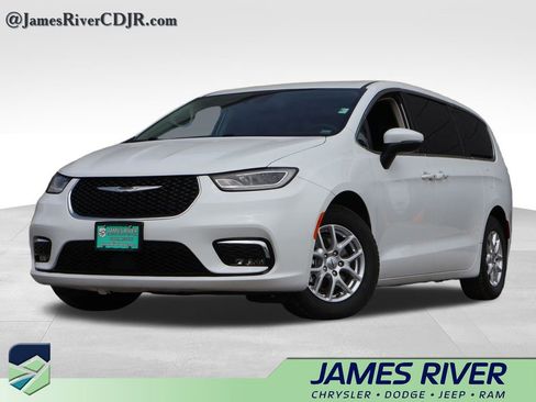Used 2023 Chrysler Pacifica Touring-L FWD image 1