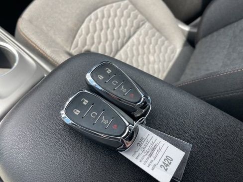 Used 2018 Chevrolet Equinox LT FWD image 9